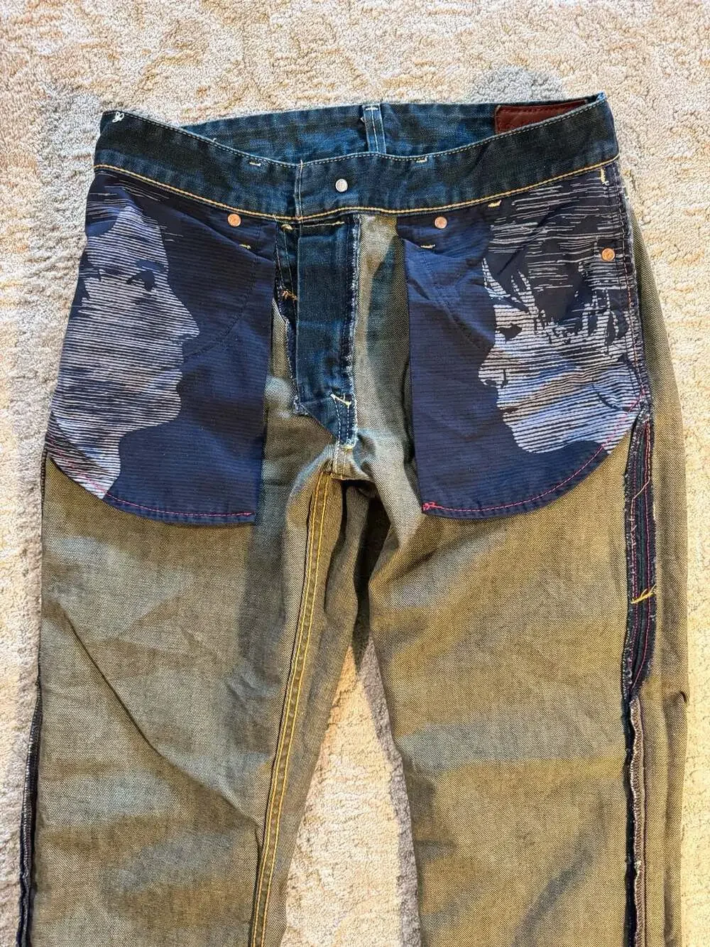 Levis levi red